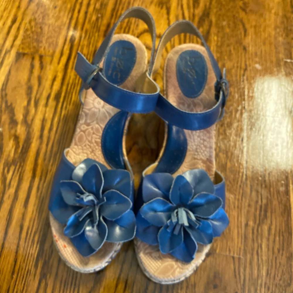 Born sandals